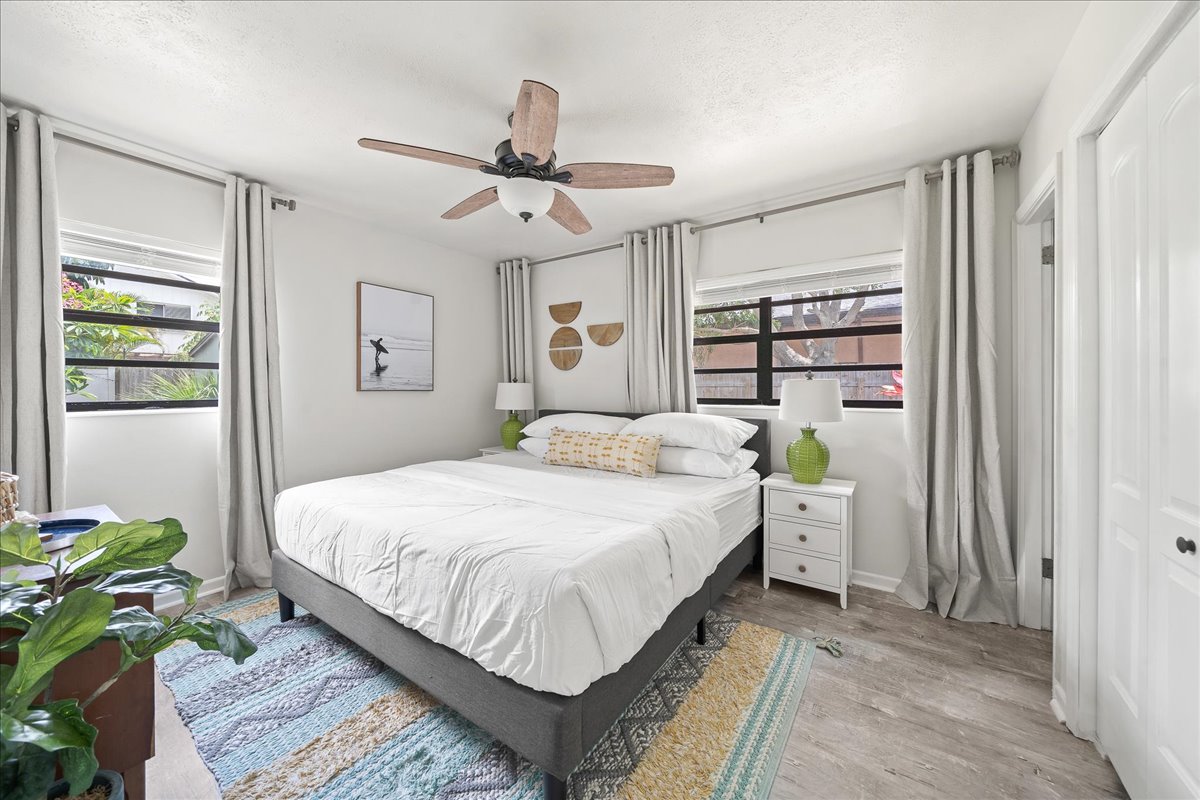 Lunar Beach Bungalow bedroom 1