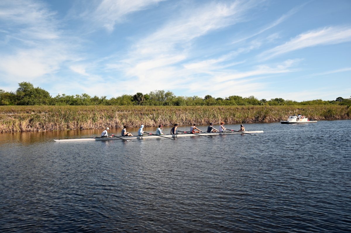 Rowers on Canal 54