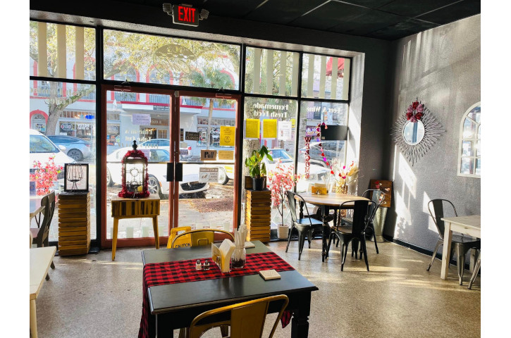 The 905 Cafe 4