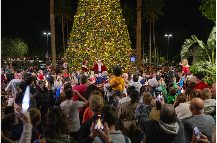 Merry & Bright A Tree Lighting Celebration at The Avenue Viera 1